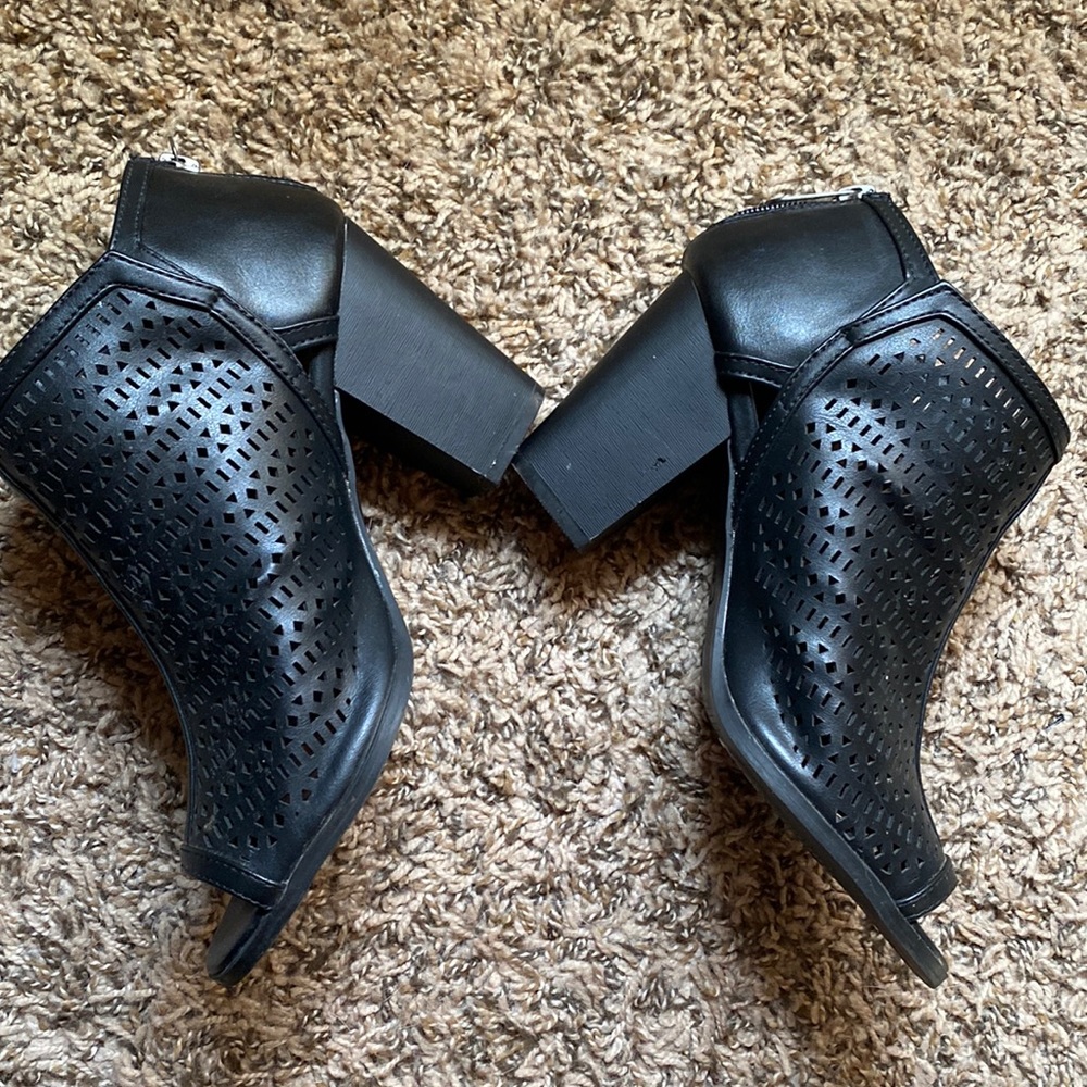 Daisy Fuentes booties/heels